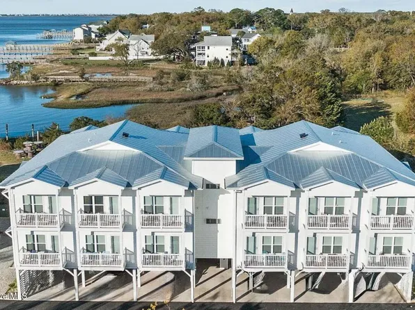 702 E Moore Street # 202, Southport, NC 28461