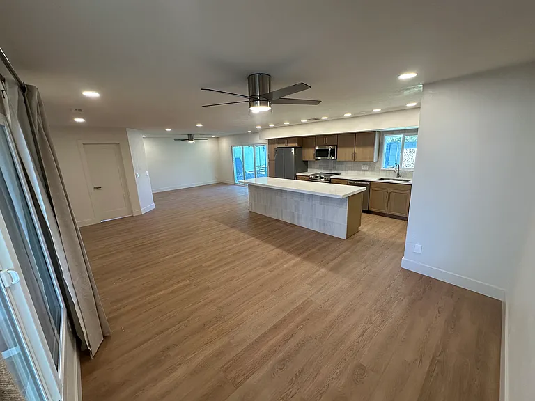 903 E Hermosa Dr — Photo 2