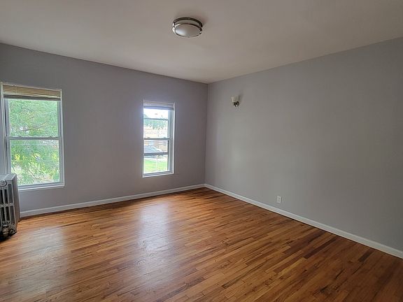 4th image of 11 Fairview Ave