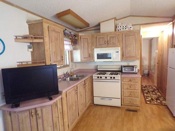 3rd image of 1050 S Arizona Blvd #108