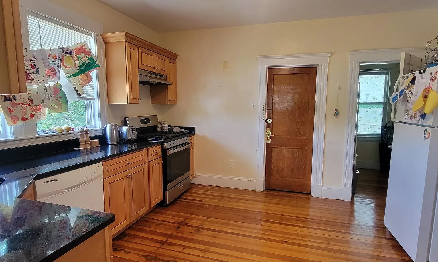 3 bed, 1400 sqft, $3,680 — Photo 4