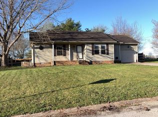 916 Linda Dr, Oak Grove, KY 42262