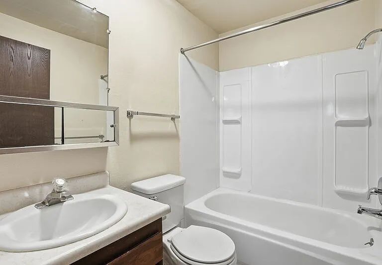 411 E Sinto Ave #201 — Photo 12