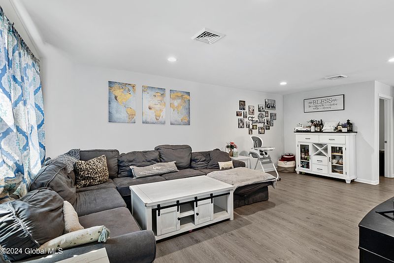 5th image of 2419 8th Avenue
