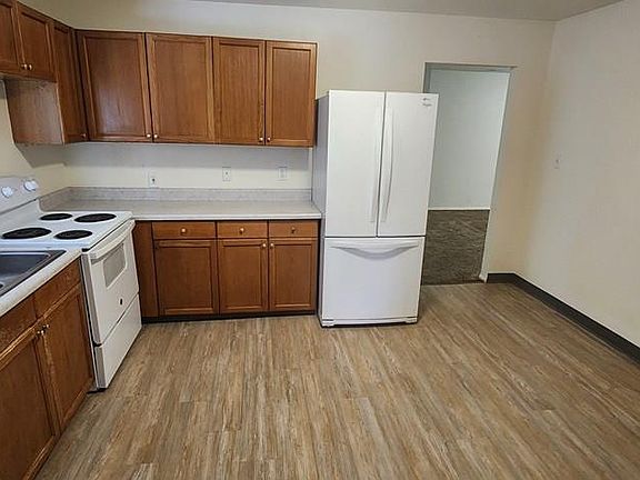 5th image of 436 Gaylord Ave
