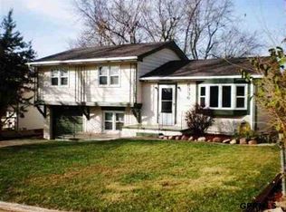 6336 Park View Ln, Omaha, NE 68104