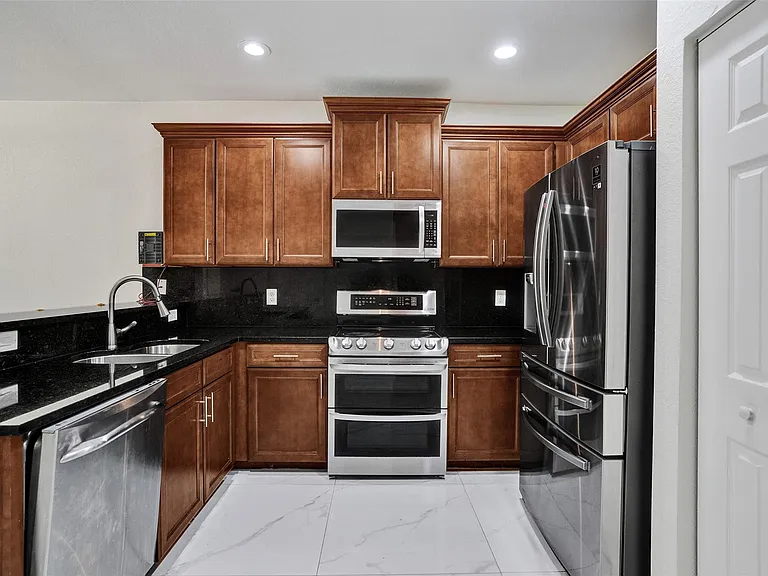 8768 NW 98th Ave #8768 — Photo 9