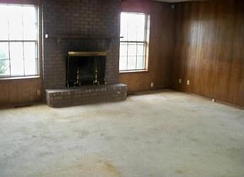 3rd image of 1003 E Courtney Ave