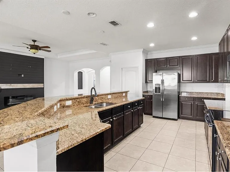 4056 Sunset Lake Dr — Photo 3