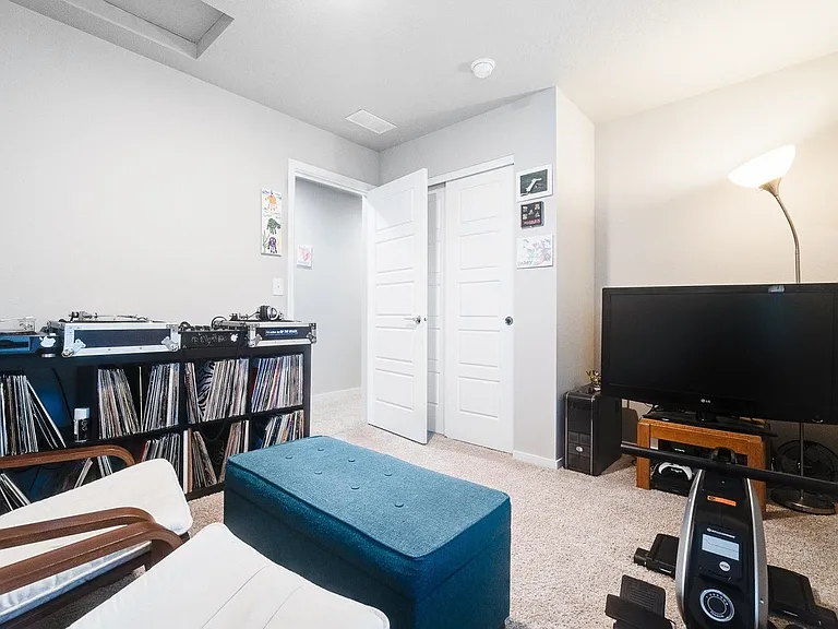 1015 N Viewmont Rd — Photo 28