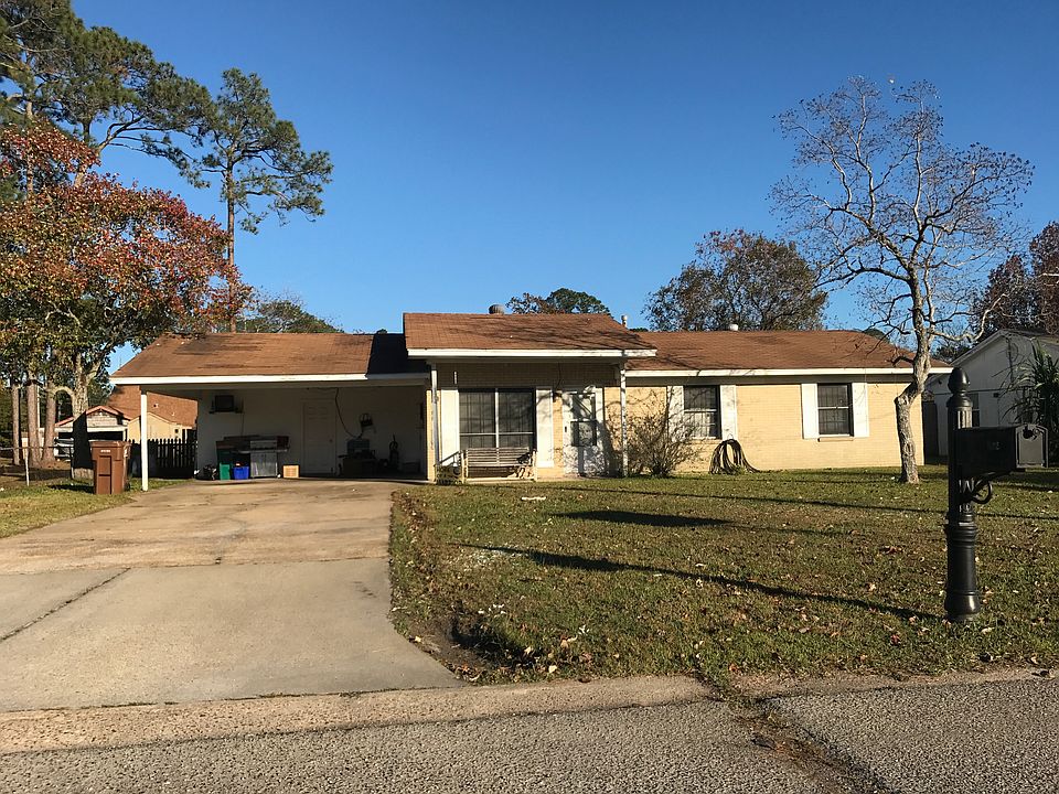 1st image of 122 Hemlock Dr