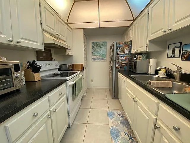 2700 Cove Cay Dr #1-6D — Photo 8