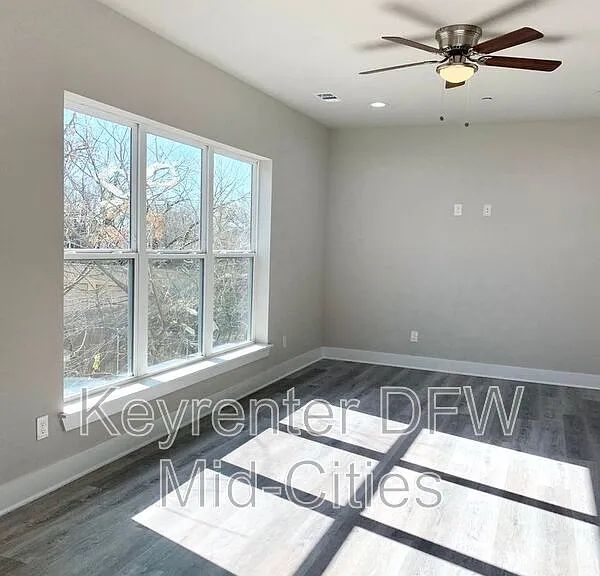 1427 Pearson St — Photo 12