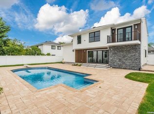 2514 Riviera Ln, Bellmore, NY 11710