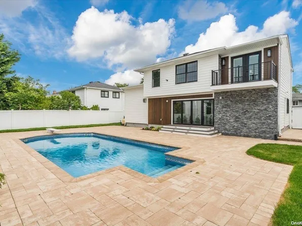 2514 Riviera Lane, Bellmore, NY 11710