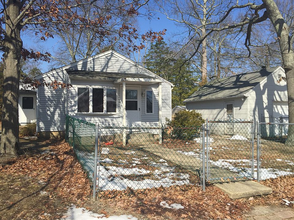 2nd image of 192 Baywood Blvd