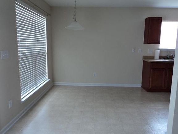 5th image of 300 Garden Grove Dr