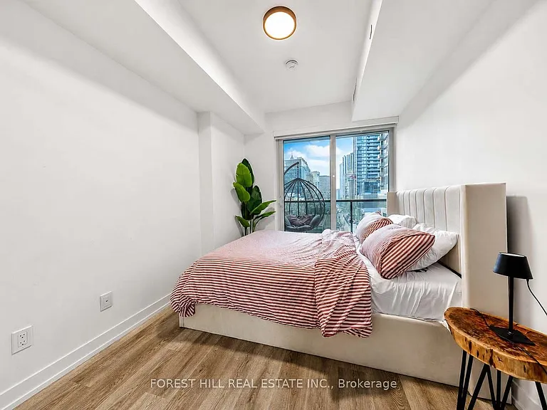 771 Yonge St W #601 — Photo 20