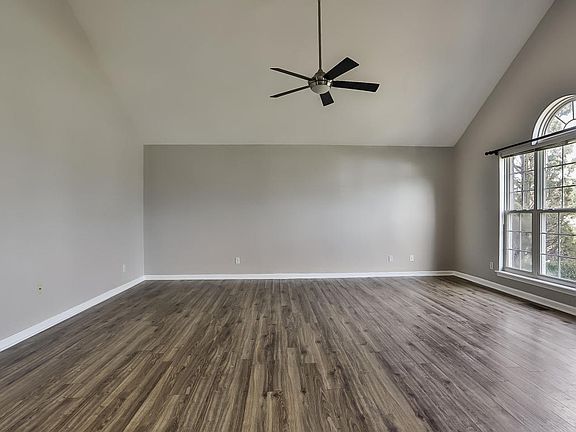 4th image of 314 Woodfield Cir