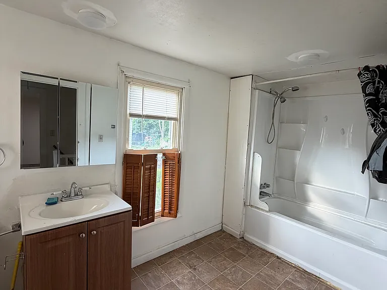 65 Tompkins St — Photo 9