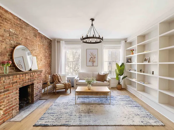 12 Bank St APT 4, New York, NY 10014