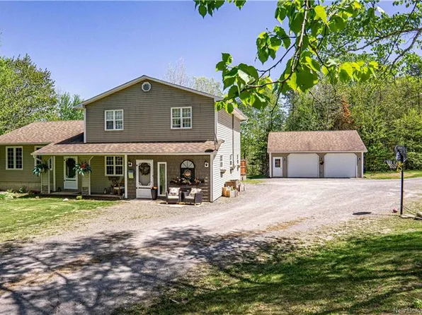17 Rossville Rd, Nackawic, NB E6G 0B5