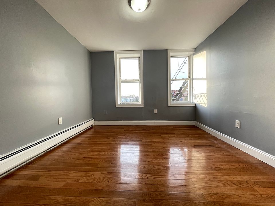 2nd image of 554 Avenue C #31E