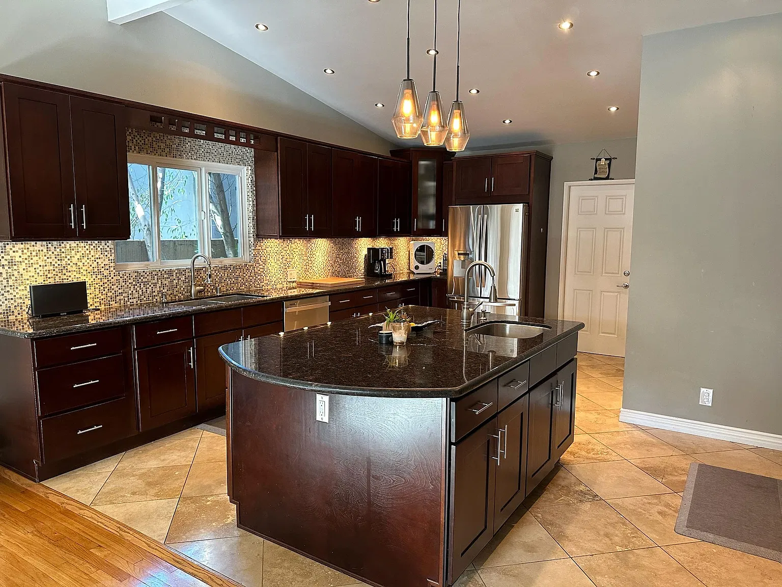 3 bed, 2100 sqft, $6,800 — Photo 4