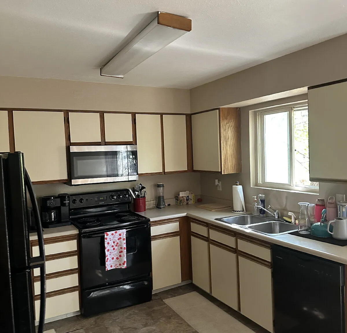 4 bed, 2.0 bath, 1300 sqft, $2,250 — Photo 4