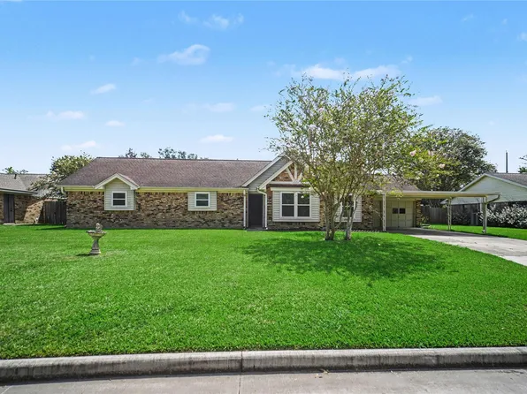 1909 Adams St, Alvin, TX 77511