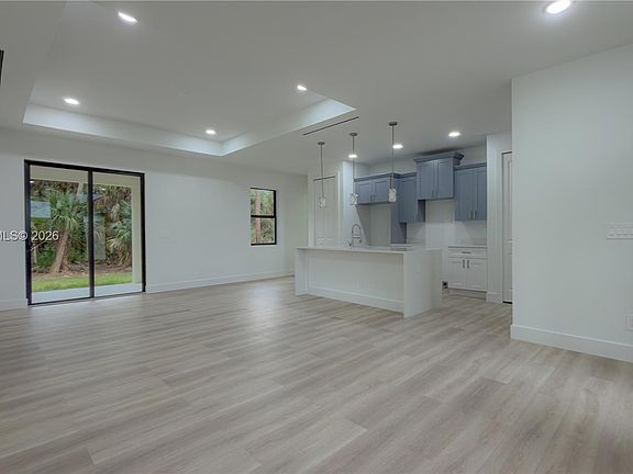 4th image of 3749 Kilarney St