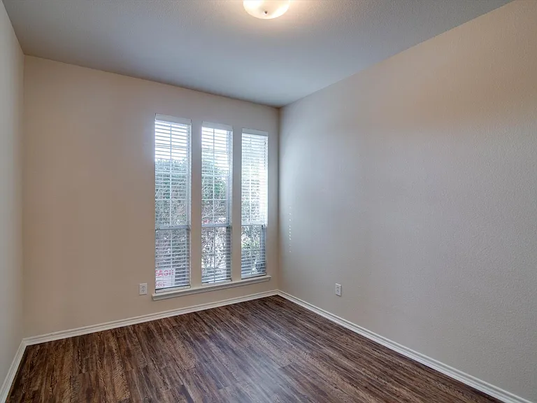 10860 Hawks Landing Rd — Photo 13