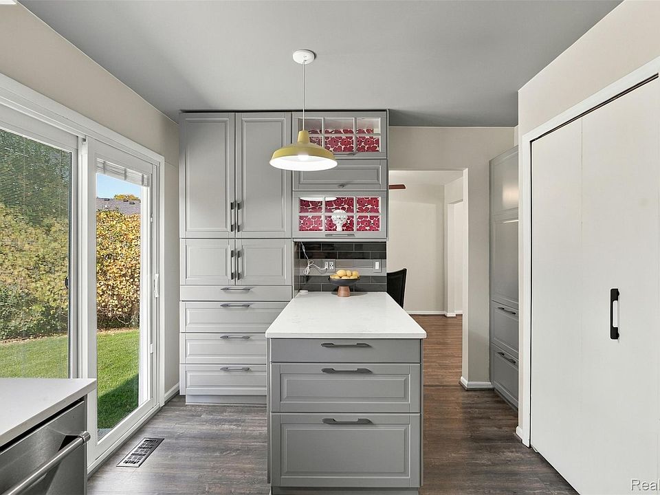 28211 Yorktown Rd, photo 12
