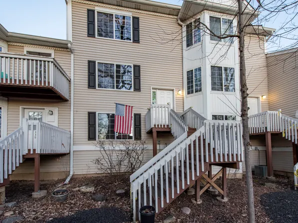 341 W Treehouse Ln #11-4, Round Lake, IL 60073