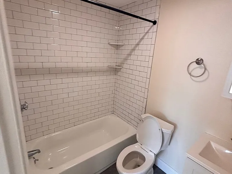 447 Pleasant St — Photo 9