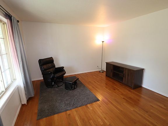 5th image of 1700 Cary St