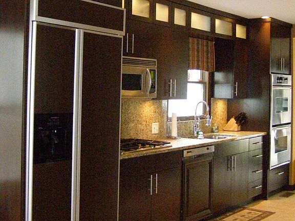 Custom Cabinets With Granite Countertops And Upgraded Appliances