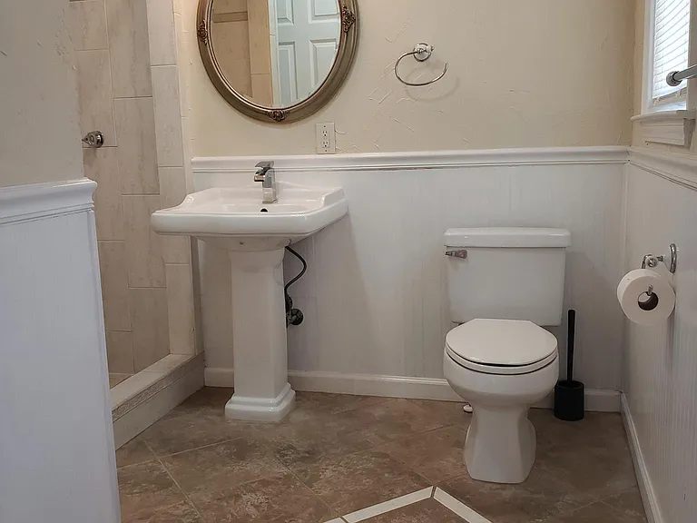 303 S Bonita Ave — Photo 5