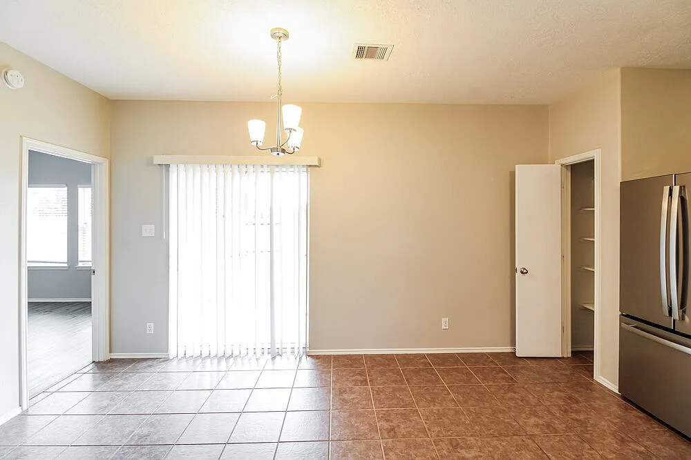 3 bed, 2.0 bath, 1364 sqft, $1,885 — Photo 4