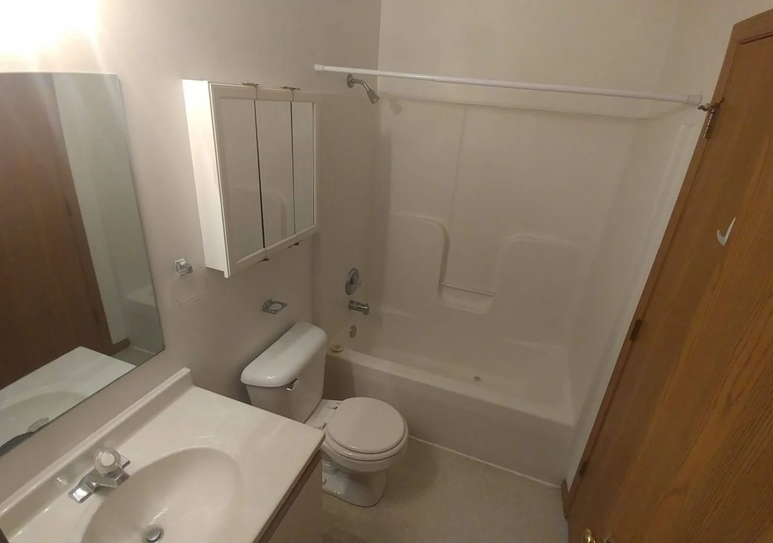 1107 Regent Drive — Photo 2