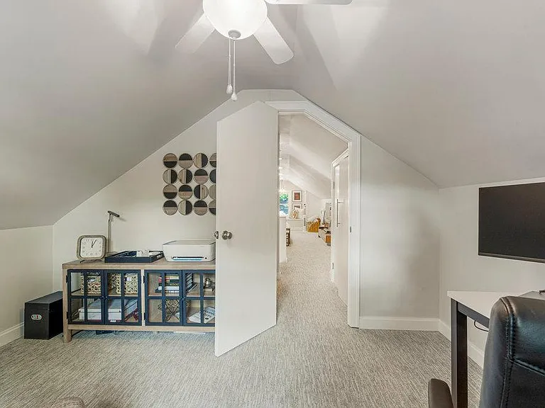 1341 E 37th St S — Photo 36