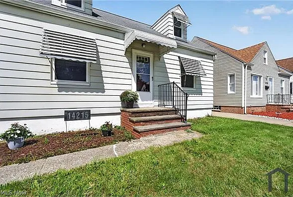 3 bed, 1092 sqft, $2,300 — Photo 2