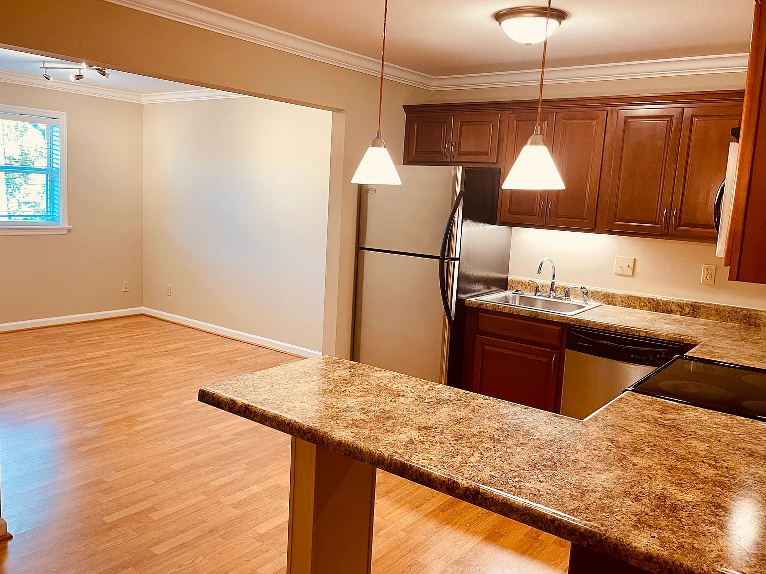 2 bed, 800 sqft, $1,195 — Photo 3