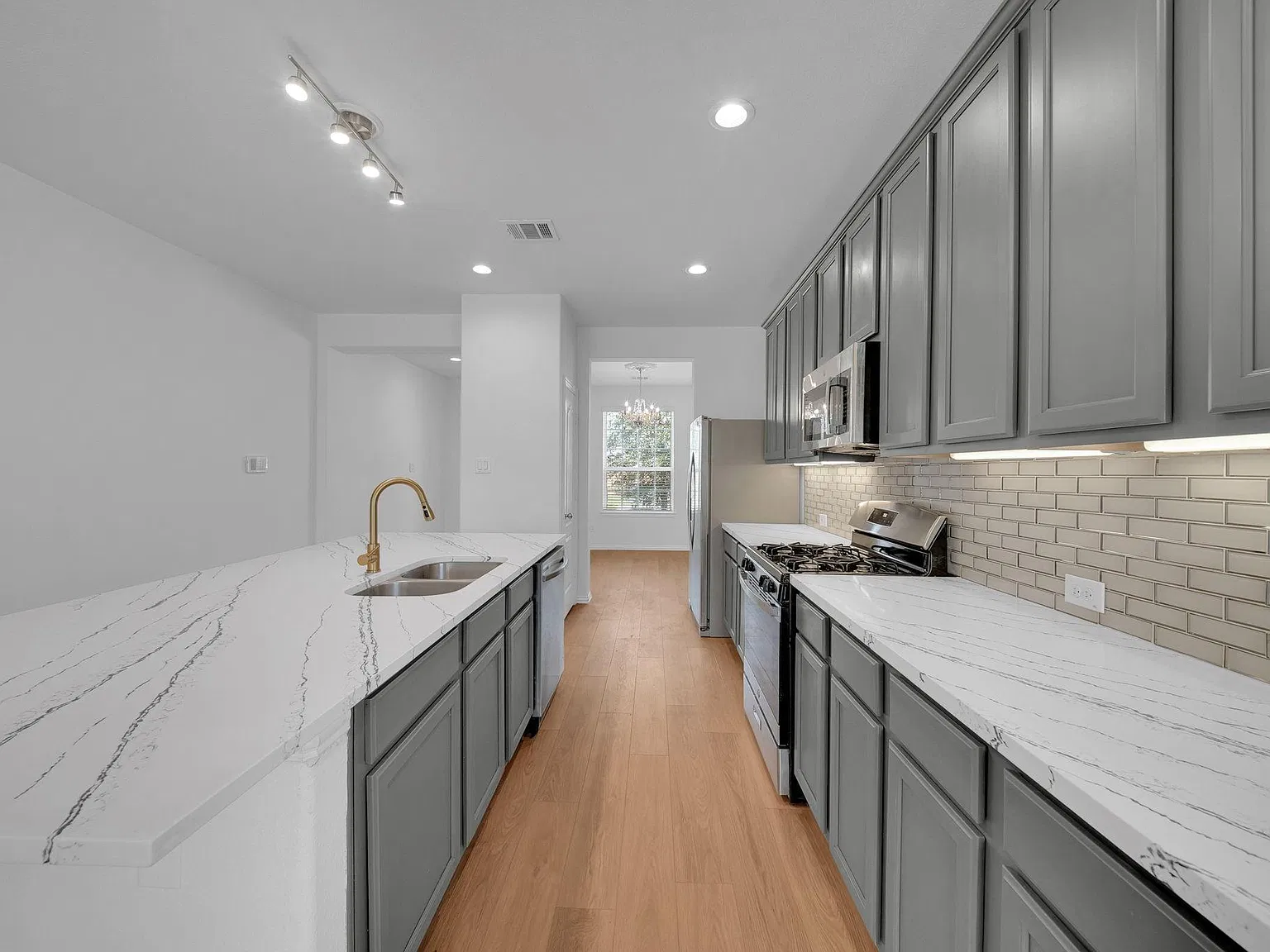 3 bed, 2.0 bath, 1675 sqft, $2,375 — Photo 4