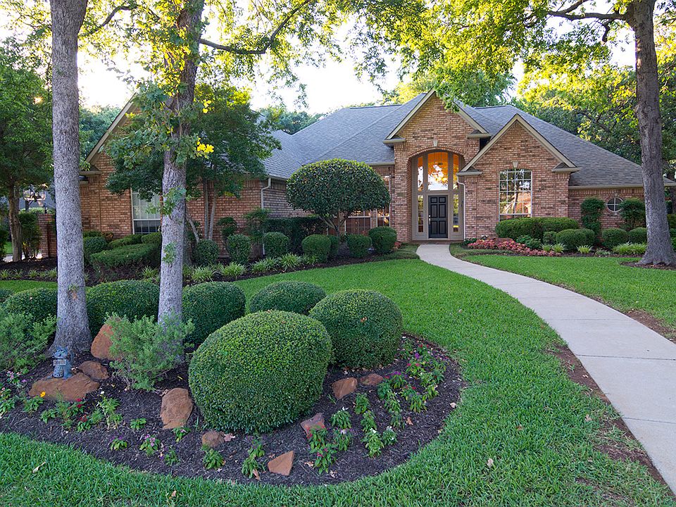 1st image of 802 Brazos Dr