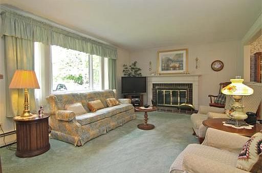 3rd image of 215 Wildwood St