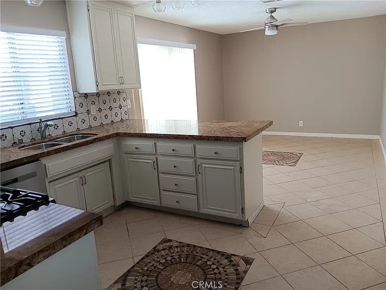 37623 Lilacview Ave — Photo 8