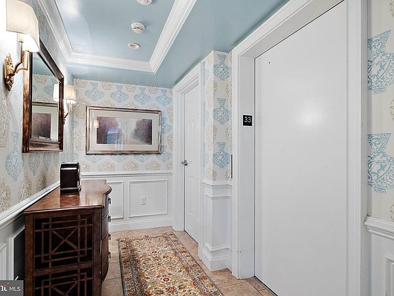 3rd image of 1702 N Park Dr APT 33