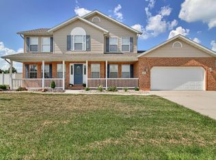 215 Baneberry Dr, Highland, IL 62249