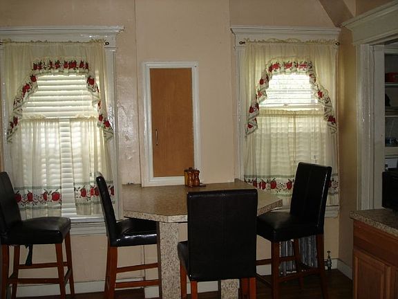 3rd image of 561 Lincoln Ave